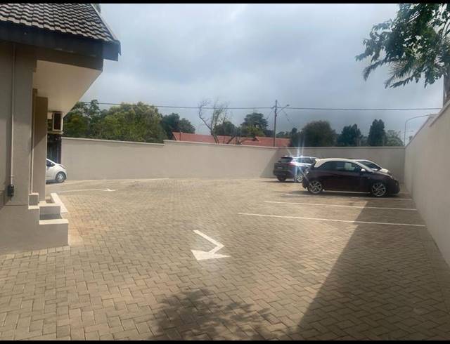 BUSINESS PROPERTY TO RENT IN CLUBVIEW